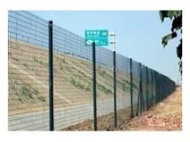 铁丝围栏网，生产销售安全围栏，农场围栏，隔离护栏网