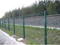 找铁丝网围栏，安全防护栏，铁丝隔离栏，体育场围栏，到鹏泽护栏